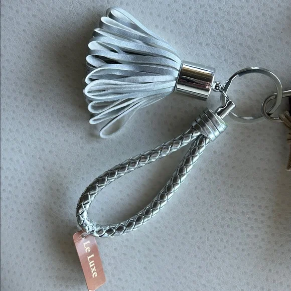 HOBO Vida Passport and Le Luxe Keychain Strap - Picture 5 of 11